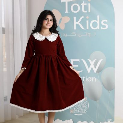 صورة فستان بناتي مخمل بياقة ودانتيل | فستان شتوي كلاسيكي - 1110